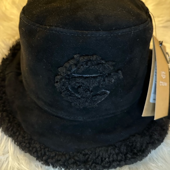 UGG x TELFAR BUCKET HAT. - Picture 2 of 3